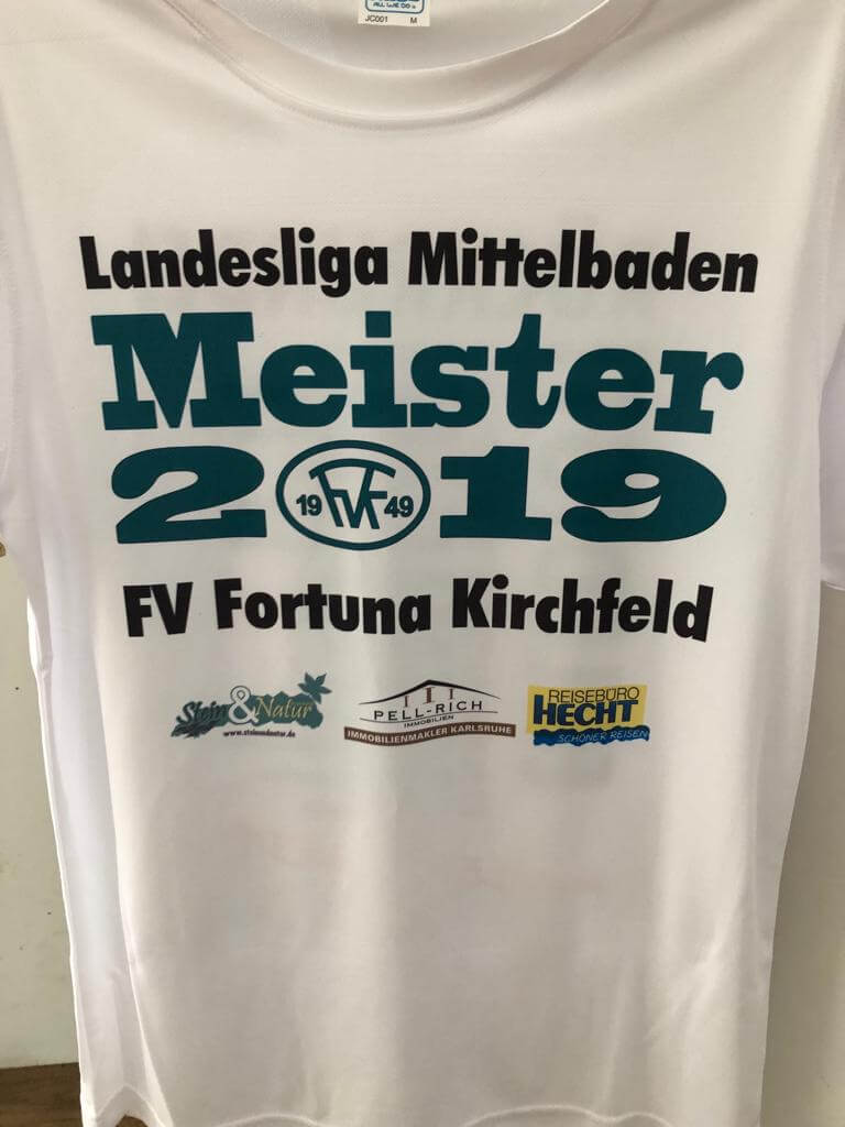 Bild: Meisterschaftshirts Fortuna Kirchfeld Aufstieg in Verbandsliga