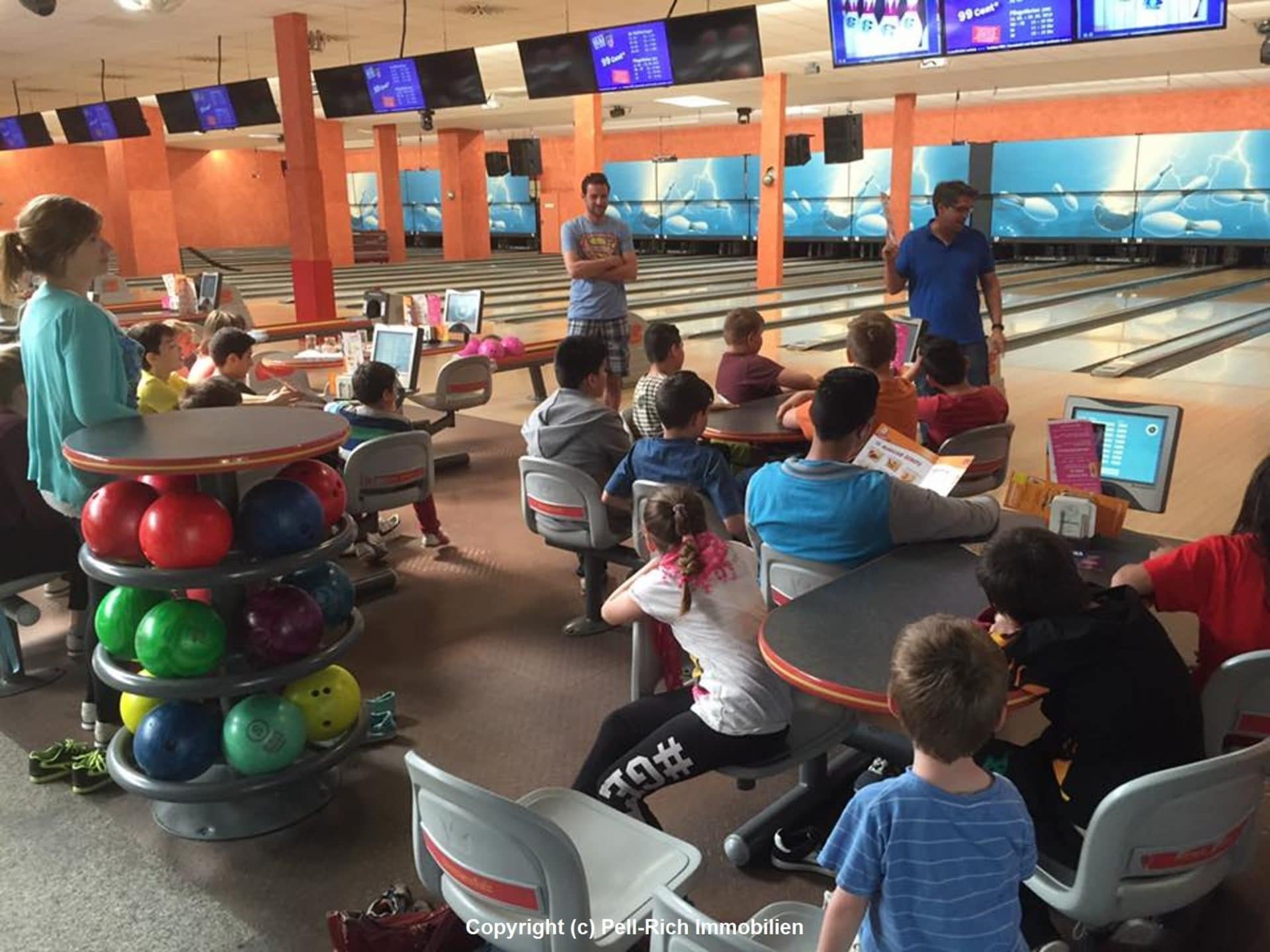 Bowling im Lago-Bowling Center mit den Kindern der Kinder&Jungend-Arche Karlsruhe