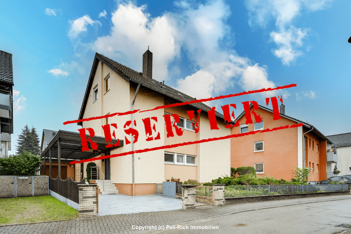 -derzeit reserviert- FREUND FÜRS LEBEN: Bezugsfreies Zweifamilienhaus mit Wintergarten und ausgebautem DG