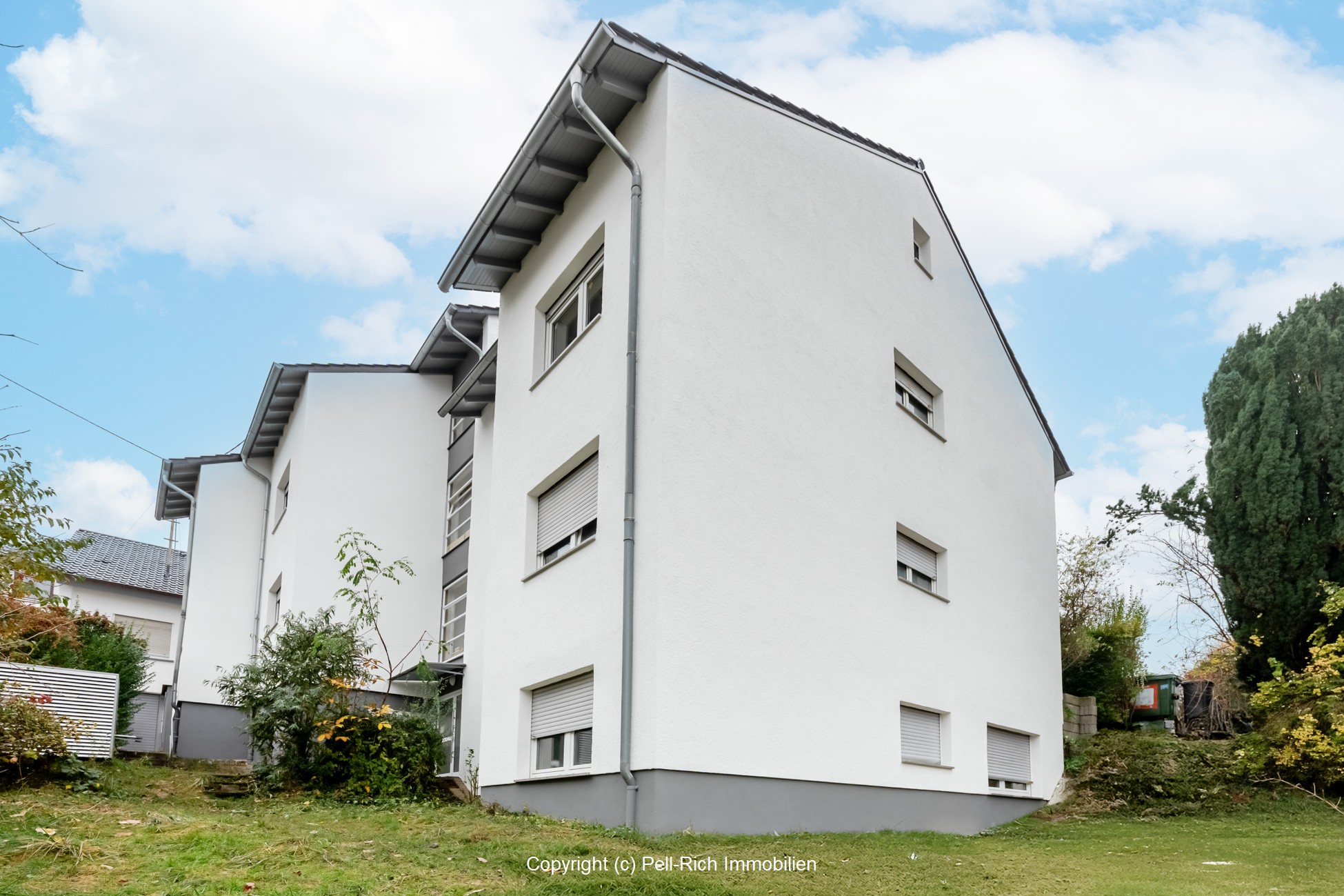 ENTZÜCKEND: Renovierte und bezugsfreie Eigentumswohnung in ruhiger Hanglage von KA-Grötzingen