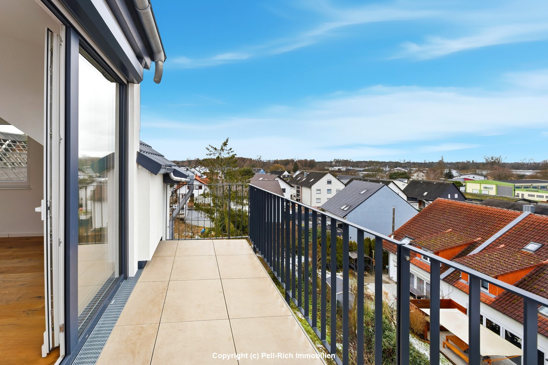 BLICKFANG: DG-Neubauwohnung mit 4 Zimmern, 2 Stellplätzen und Balkon mit wunderschöner Aussicht