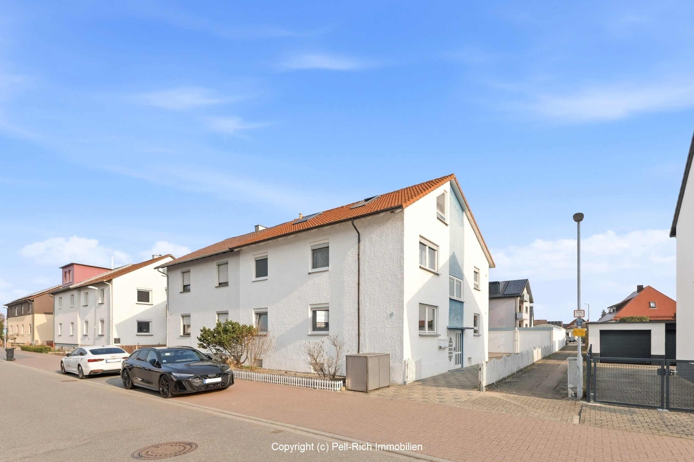 GERÄUMIG: Frisch renovierte Eigentumswohnung mit großer Terrasse und Garage zu veräußern!